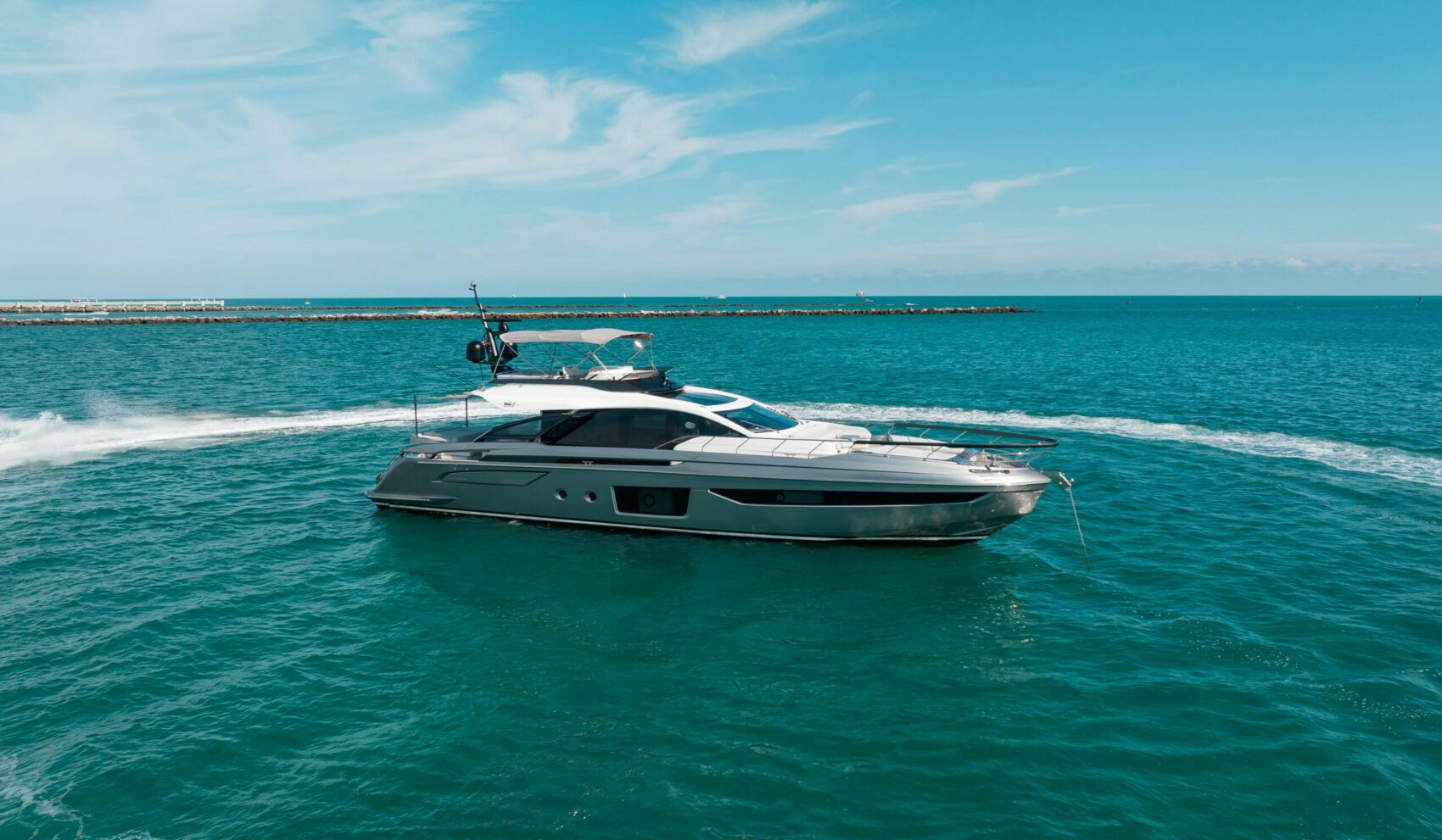 82' Azimut, 25 m Azimut 82 charter yacht