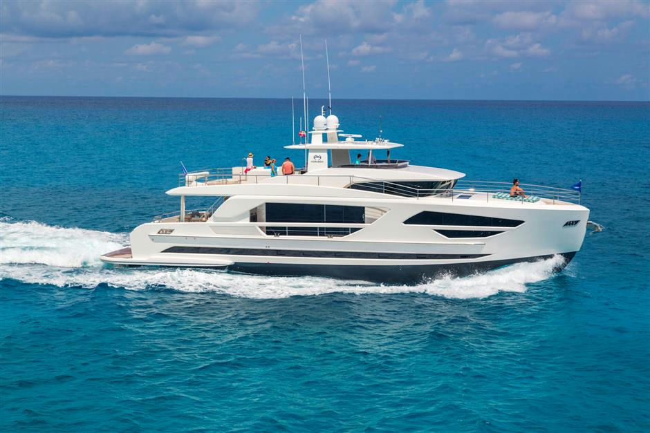 Angeleyes, 25.9 m charter yacht