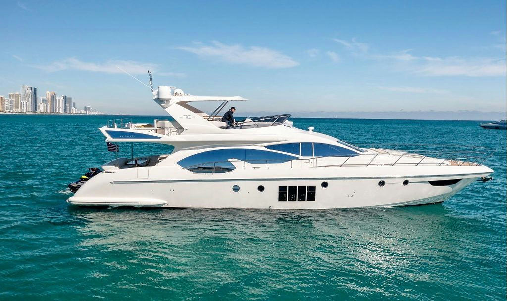 70' Azimut FB + Jetski 1Hr, 21.3 m Azimut 70 Flybridge charter yacht