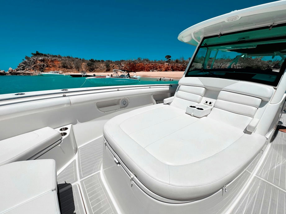 Boston Whaler 38, 11.9 m Boston Whaler 380 Outrage charter yacht