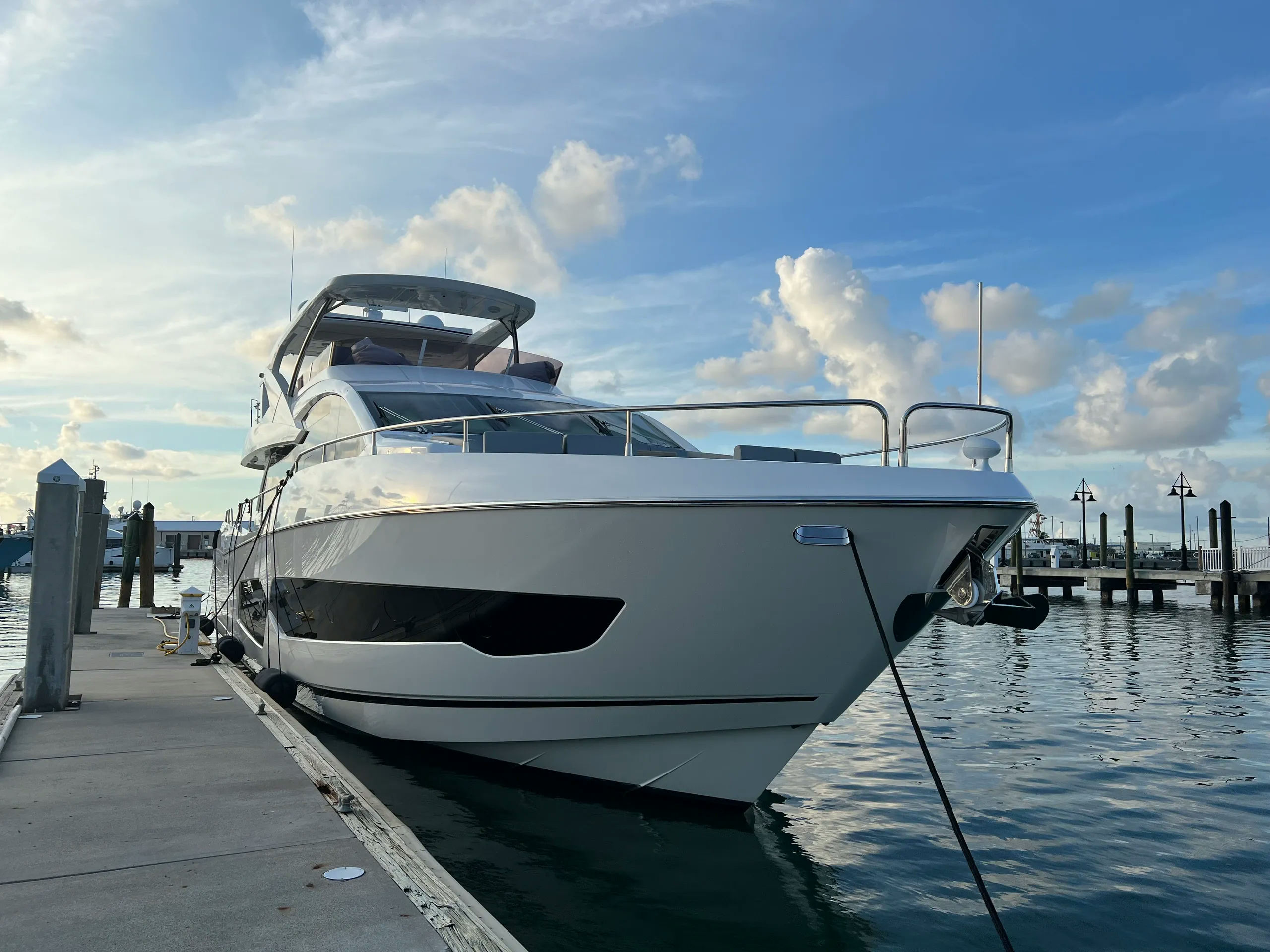 Tempus Fugit (Sunseeker 76), 23.2 m Sunseeker 76 Yacht charter yacht