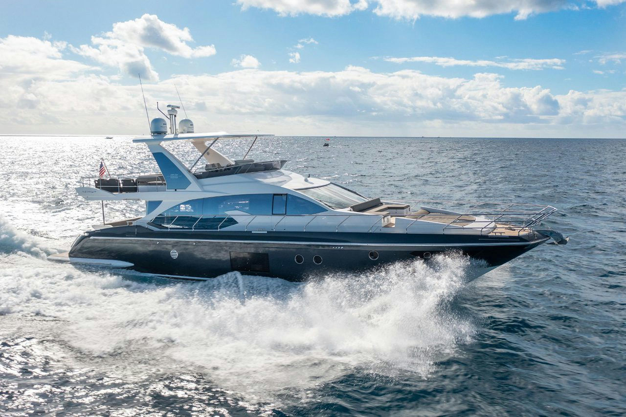 66' Azimut + Water Toys, 20.1 m Azimut 66 charter yacht