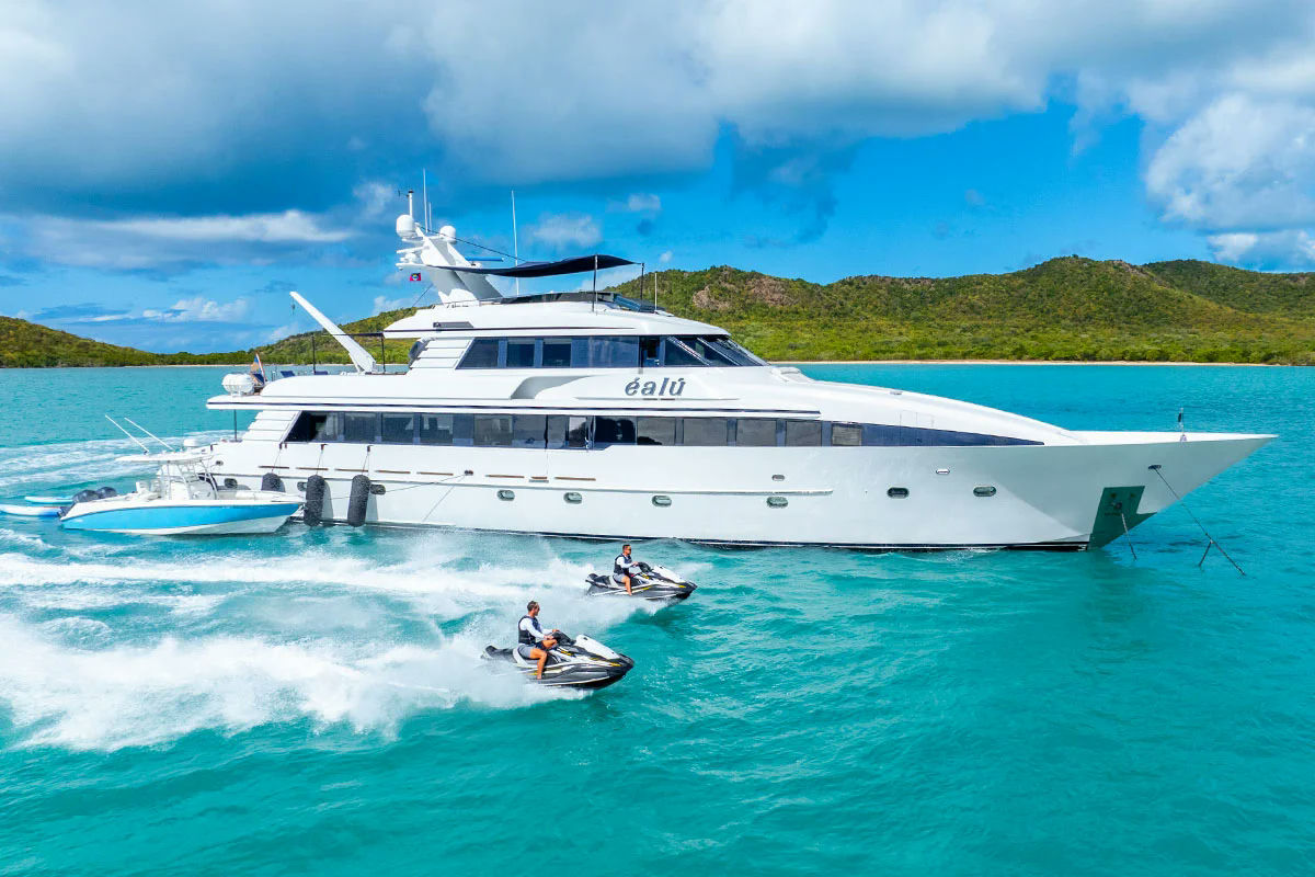 Ealu, 40.2 m charter yacht