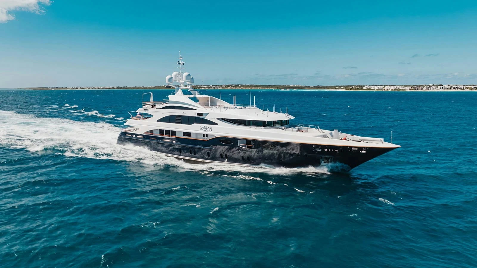 Lady B, 52 m Benetti charter yacht