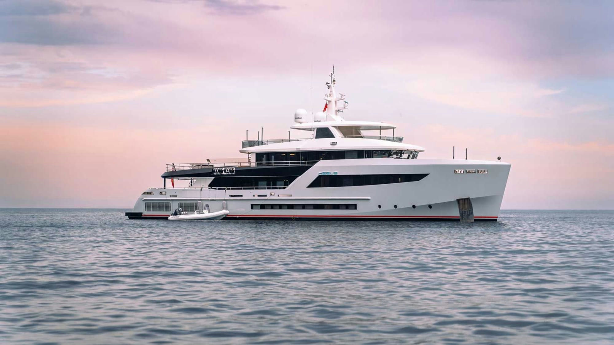 Heeus, 44.2 m Bering Yachts charter yacht