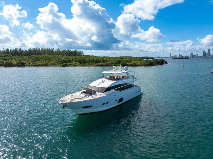 Freedom, 26.8 m Princess 88 charter yacht