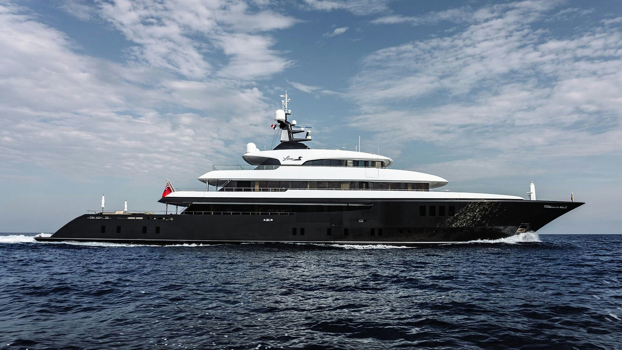 Loon, 67.5 m Icon charter yacht