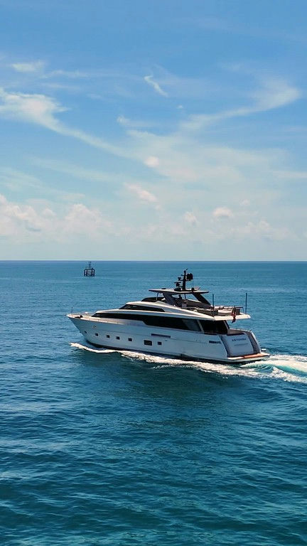 Astonish, 29.1 m Sanlorenzo SL97 charter yacht