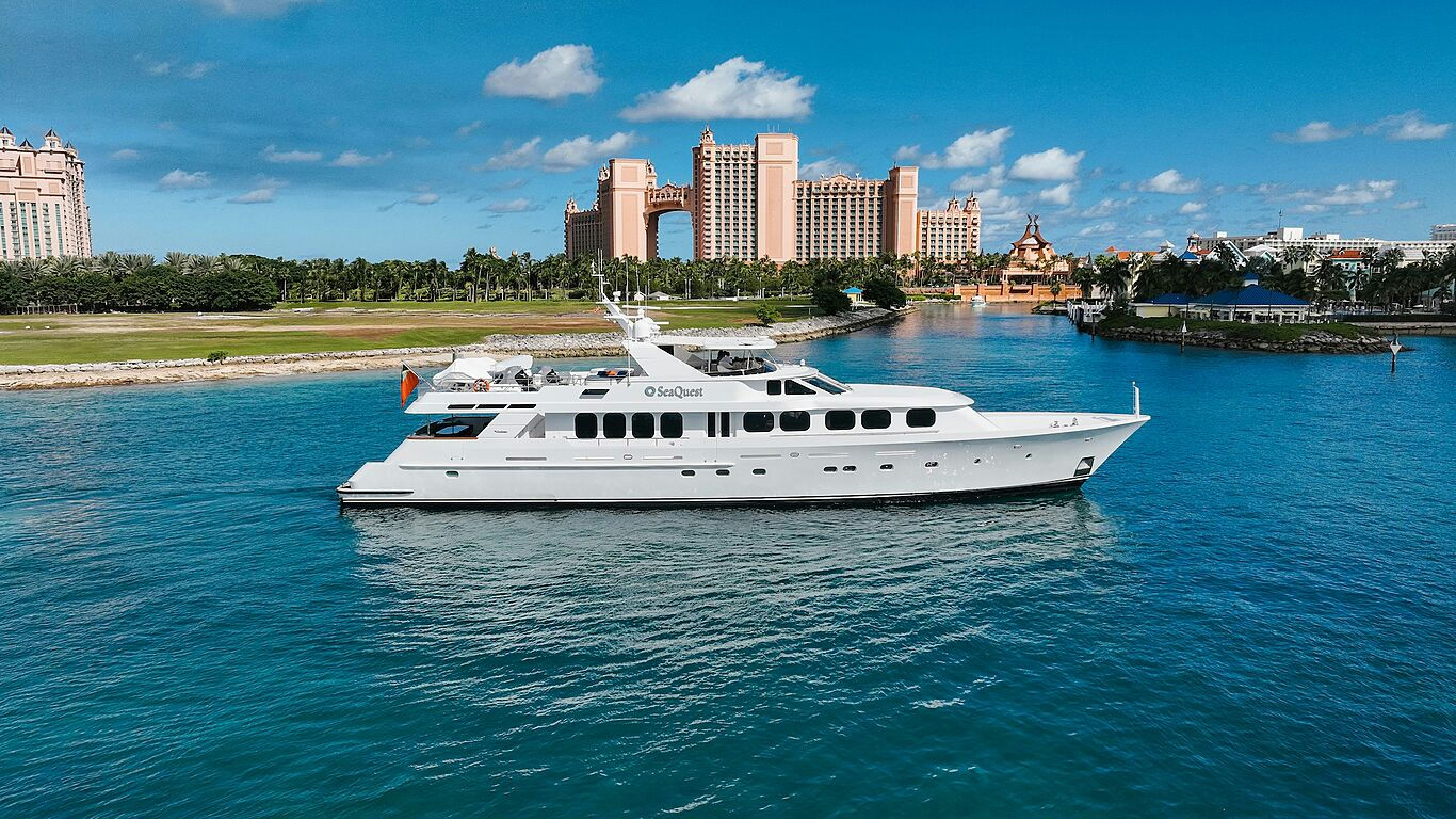 SeaQuest, 37.8 m charter yacht