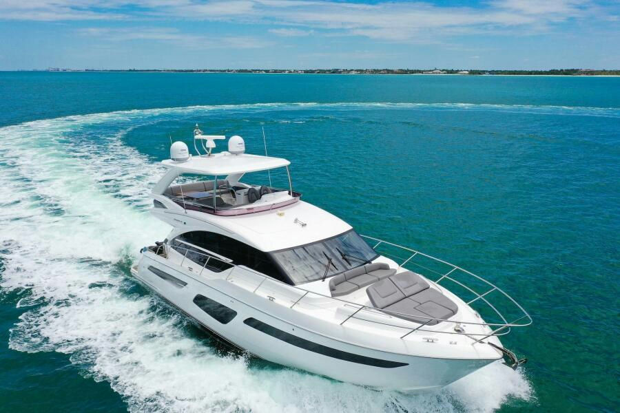 Gioia Mia, 16.8 m Princess F55 charter yacht